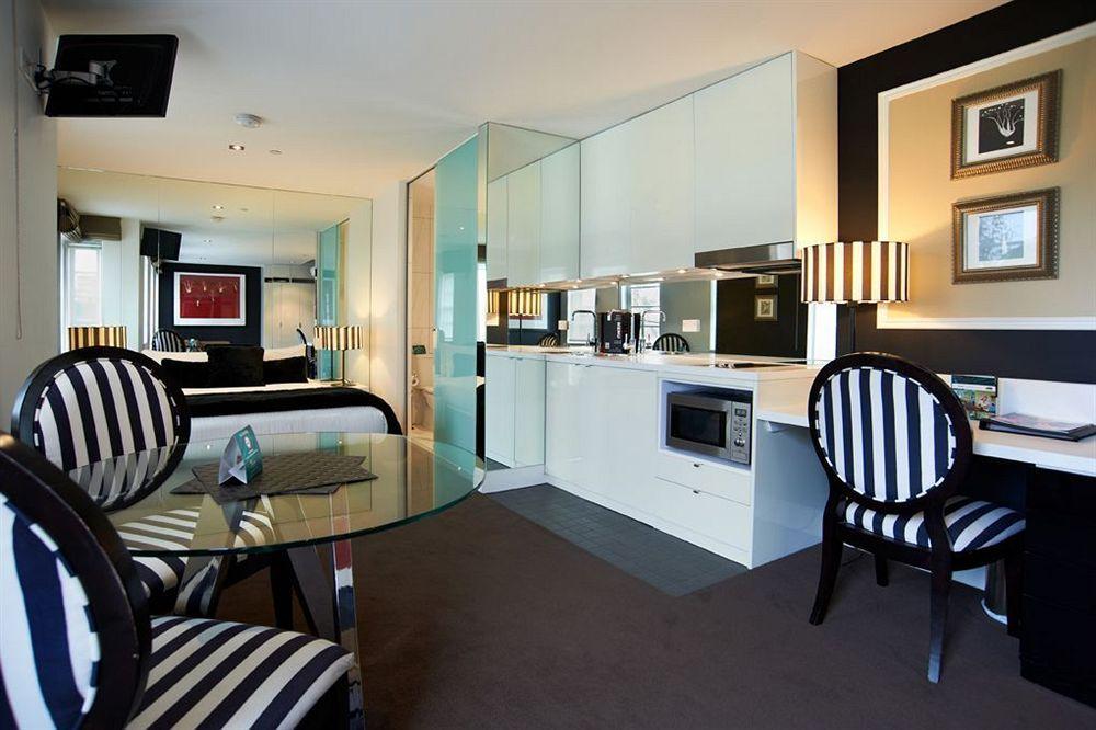 Quest East Melbourne Aparthotel Exteriör bild