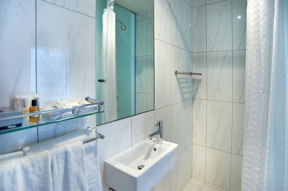 Quest East Melbourne Aparthotel Exteriör bild