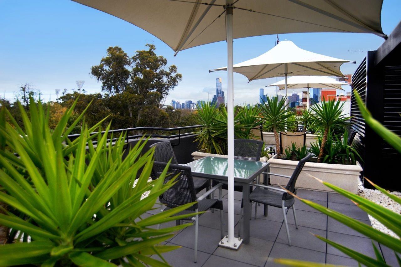Quest East Melbourne Aparthotel Exteriör bild