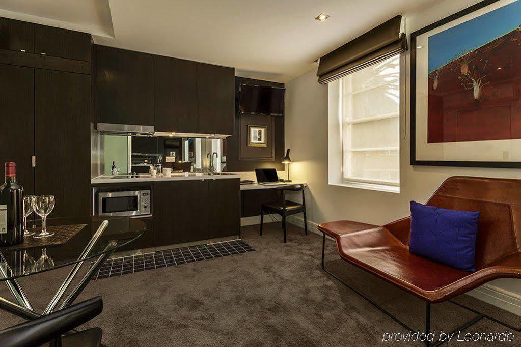 Quest East Melbourne Aparthotel Exteriör bild
