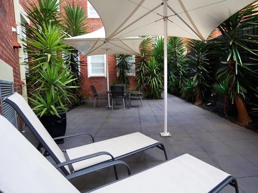 Quest East Melbourne Aparthotel Exteriör bild